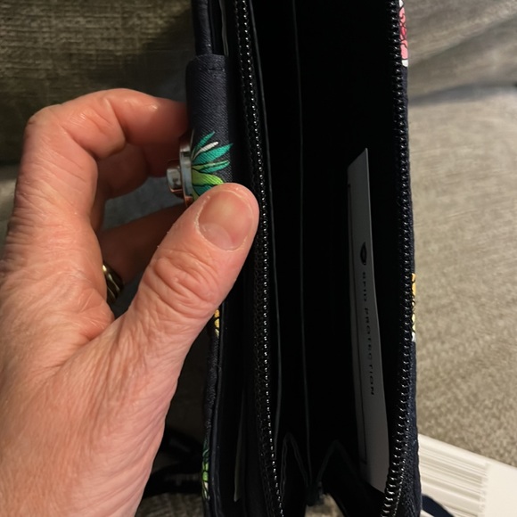 New with tags turn lock wallet vera bradley - Picture 4 of 5